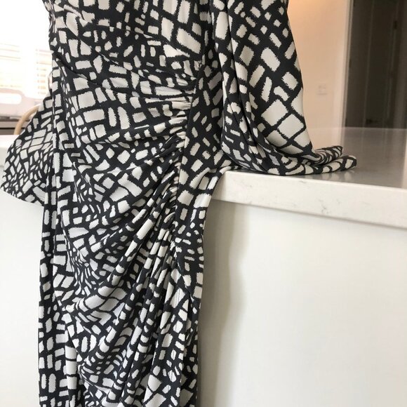 Lauren Ralph Lauren V Neck Faux Wrap Print Dress w Side Ruching Gray + Wht Sz 10 - Picture 4 of 13